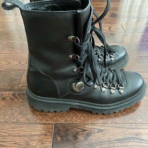 Moncler Berenice combat boots size 38 - fits true to size.